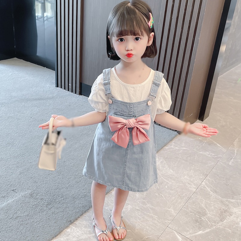 Đầm yếm jean phong cách Hàn Quốc đáng yêu dành cho bé gái