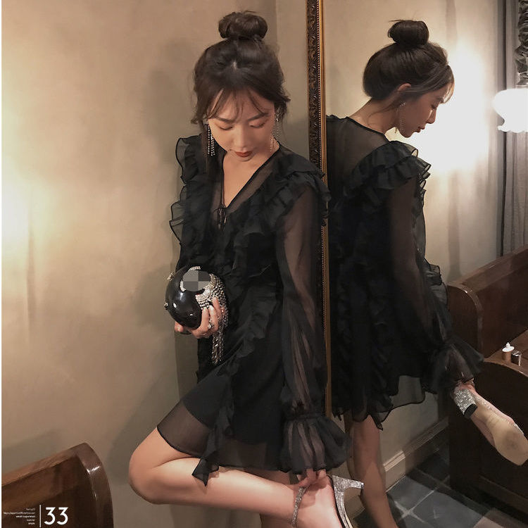 Đầm cổ chữ V màu trắng thiết kế mới thời trang dành cho nữ 2022 | BigBuy360 - bigbuy360.vn