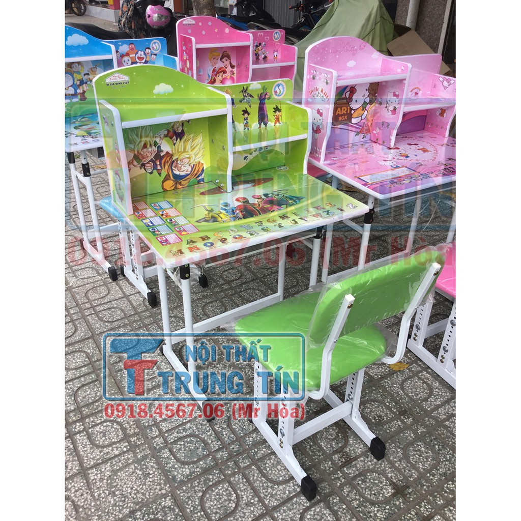 Bàn học cho bé, Hình Deremon | BigBuy360 - bigbuy360.vn