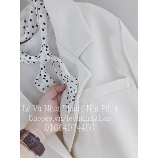 Blazer trắng 2 túi thiết kế .