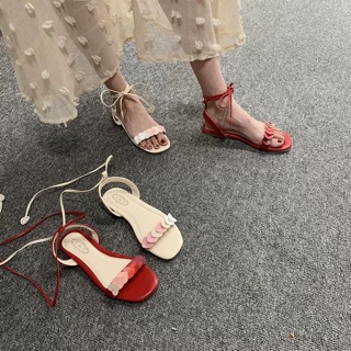 Sandal đế bệt quai trái tim