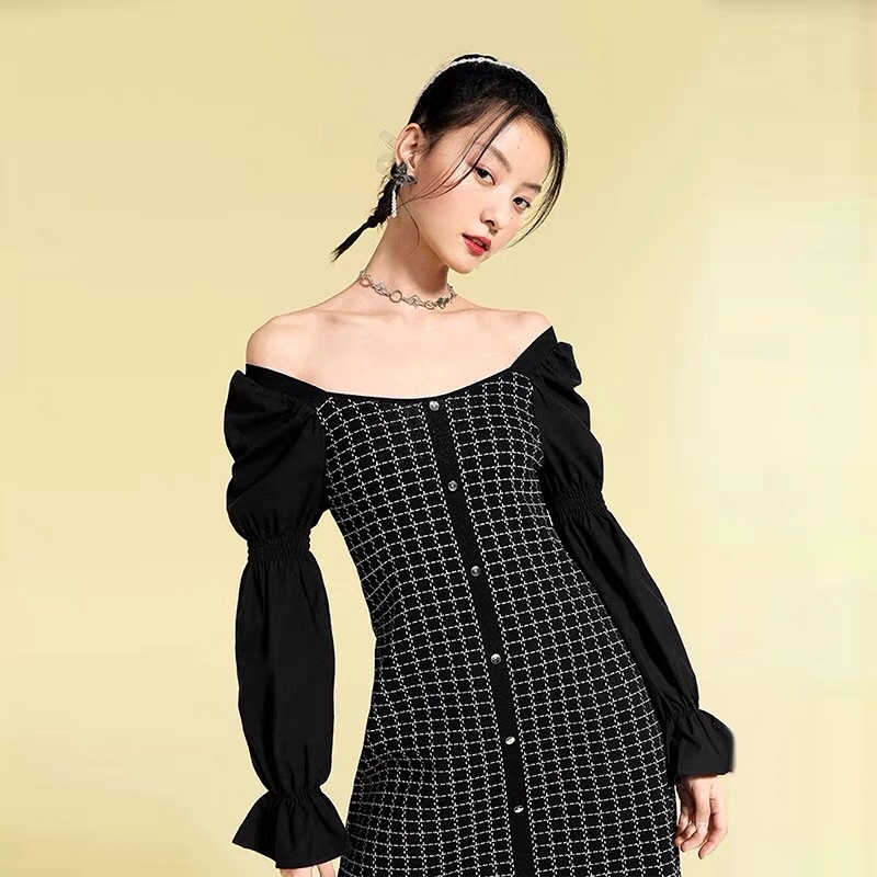 Đầm len sọc đen Peacebird