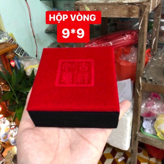 Hộp nhung đỏ đen đựng trang sức sang trọng