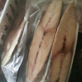 Cá Thu Phấn 1 nắng 2 khúc 1kg