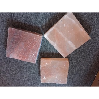 Đá muối himalaya. Bán lẻ đá viên không hộp.