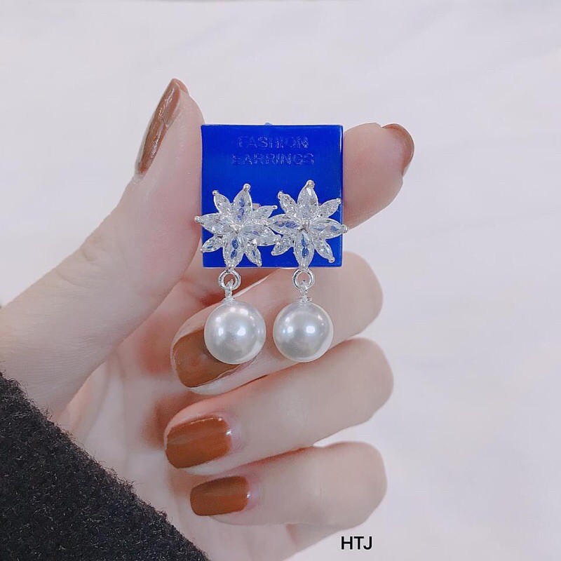 BÔNG TAI BẠC TA MẶT HOA ĐÁ GẮN TRAI NHÂN TẠO CAO CẤP