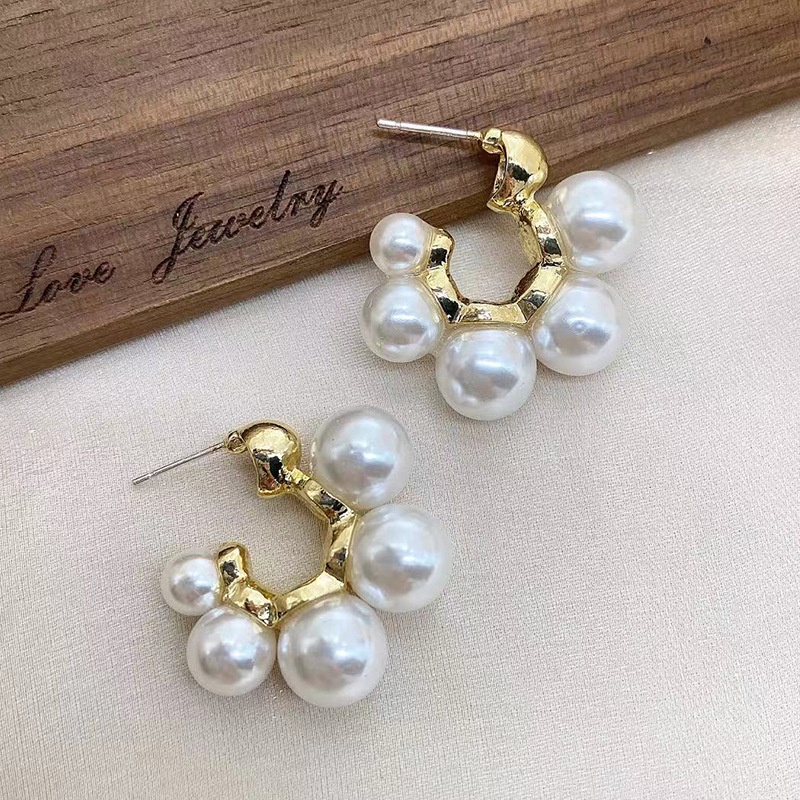 1 Đôi Bông Tai Hình Chữ C Đính Ngọc Trai Thời Trang Hàn Quốc Đơn Giản Tinh Tế Cho Nữ