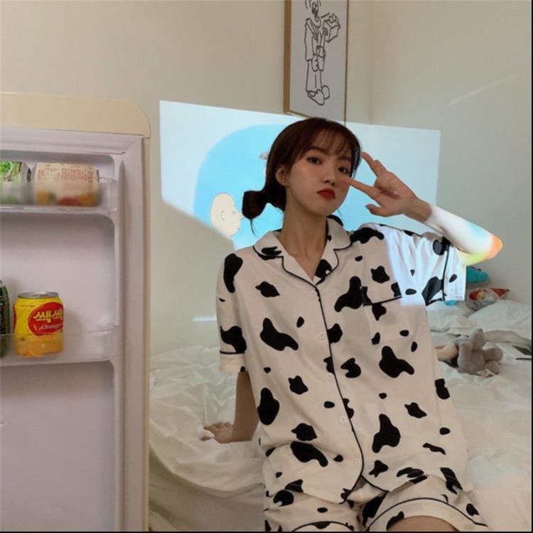 Bộ Ngủ Pyjama Bò Sữa Form Rộng Nam Nữ Unisex Chất Đũi - Set Áo Pijama Cổ Bẻ Quần Short Hàng Đẹp