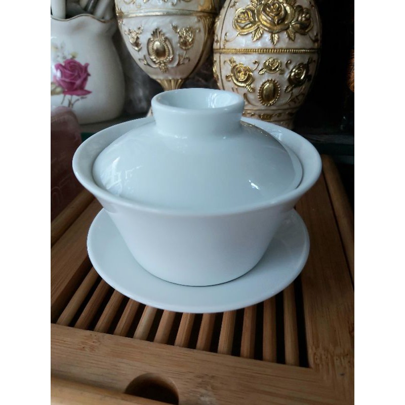 Tách trà sứ trắng kiểu cung đình