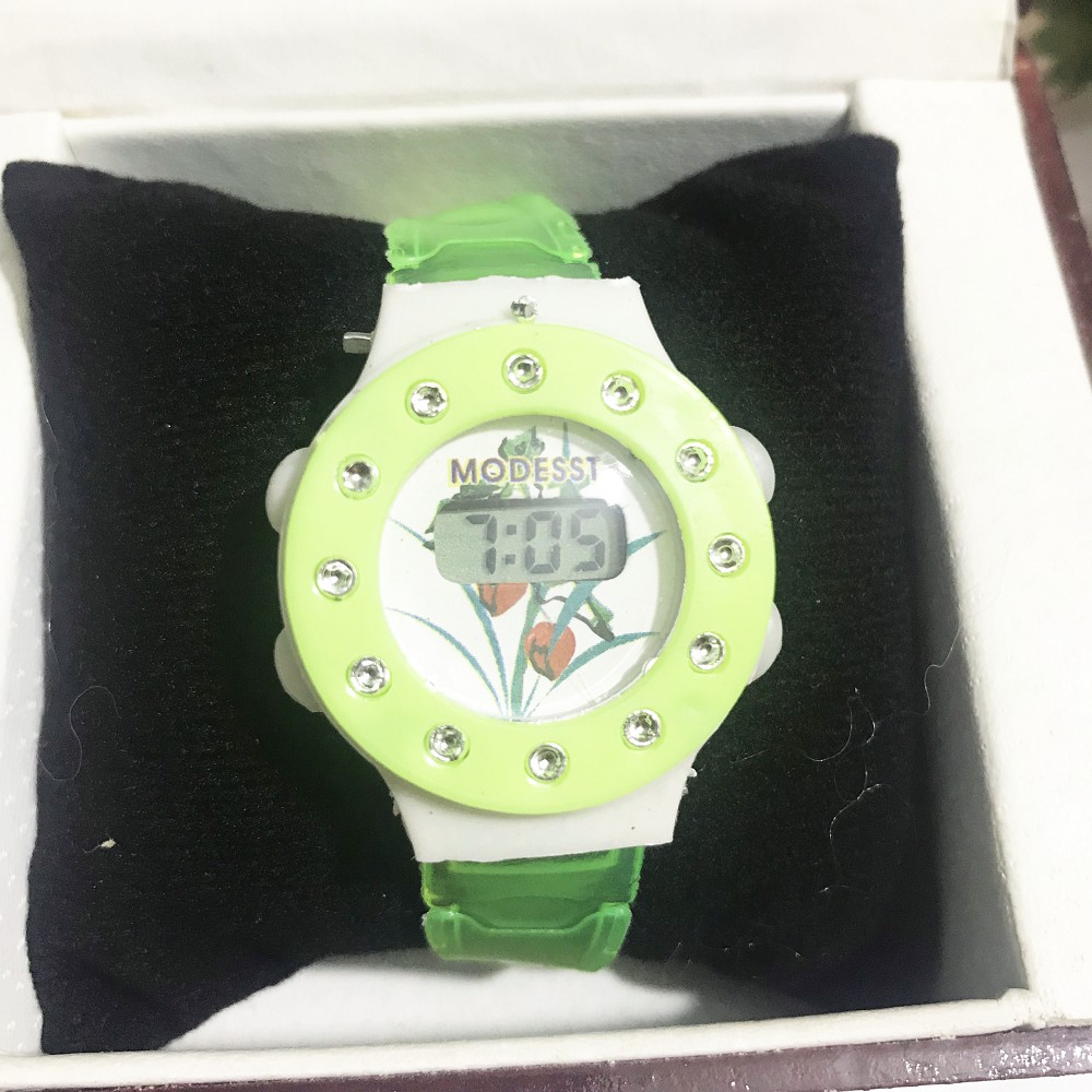 (Màu ngẫu nhiên) Đồng hồ điện tử trẻ em dây nhựa dẻo N3 | BigBuy360 - bigbuy360.vn