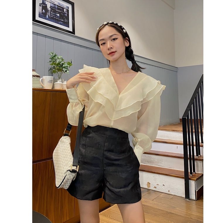 Quần shorts HEYBEE tơ thêu hoa, lưng cao màu đen yêu kiều - DE LUNA SHORTS HQ636