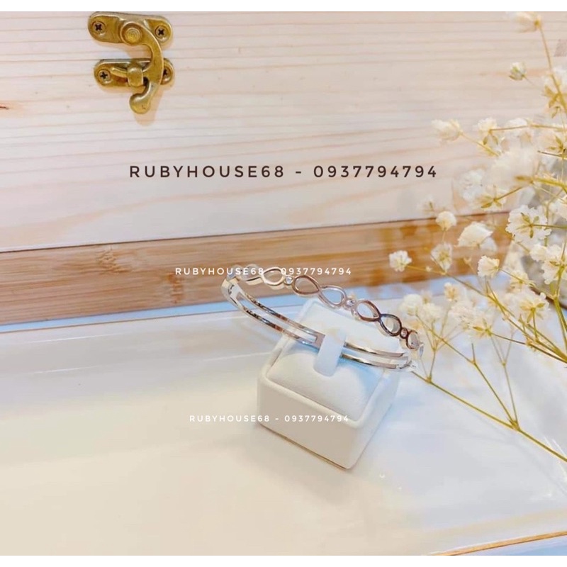 Trụ gài nhẫn da PU cho shop