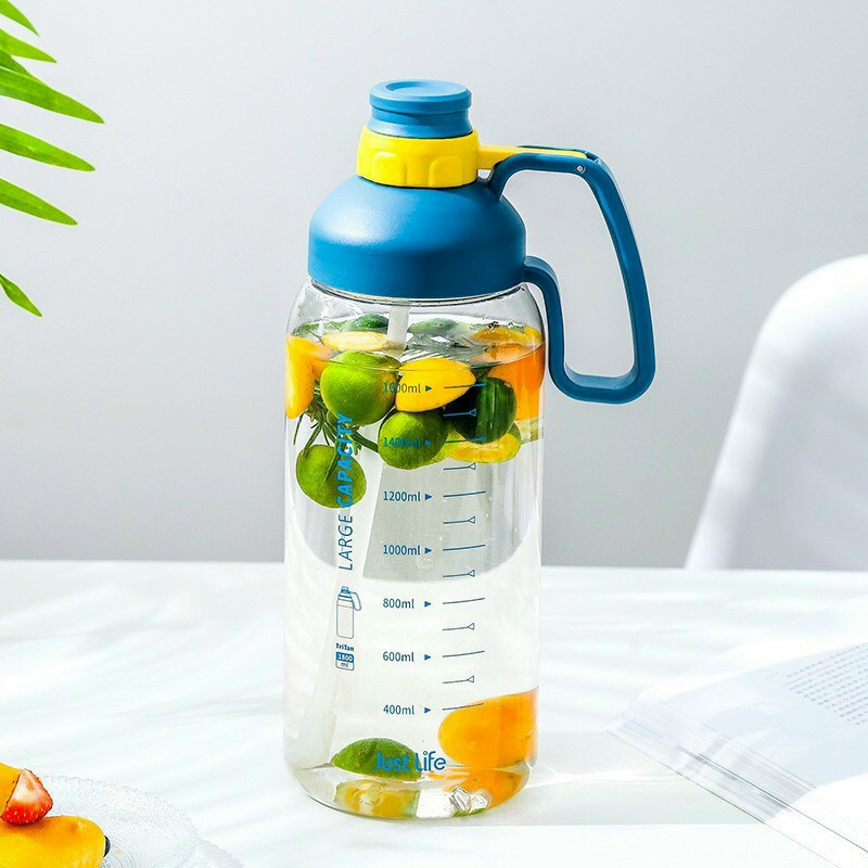 Bình Đựng Nước Nhựa Cỡ Lớn 1800ml Có Vạch Kẻ Chia Dung Tích Và Ống Hút Tiện Dụng