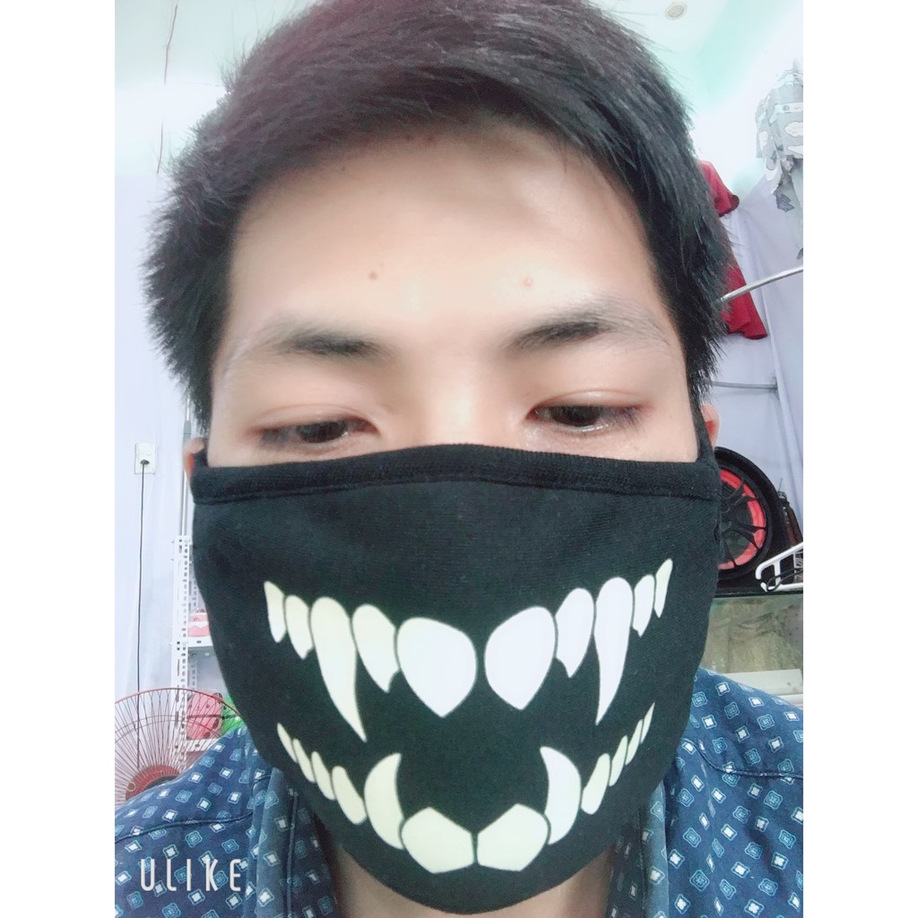 Khẩu trang 4 RĂNG NANH NHỌN in hình hoạt hình màu đen vải cotton chống bụi độc đáo Anime/Manga phong cách Nhật Bản