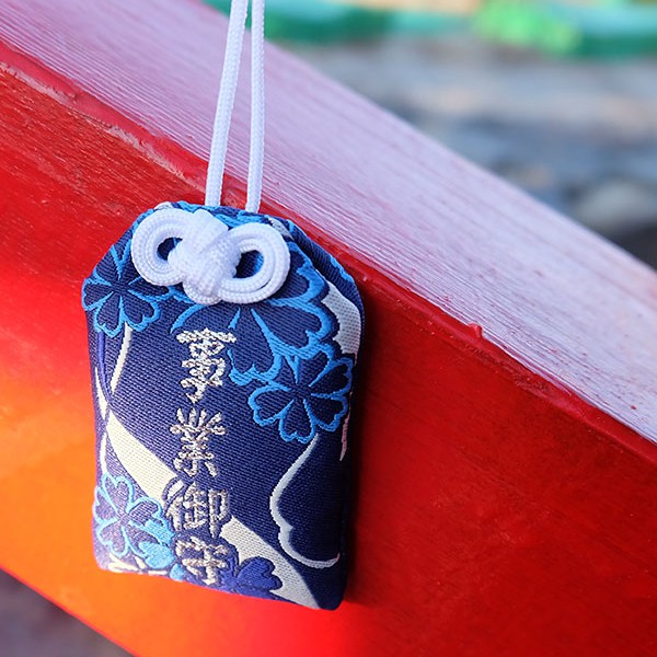 Túi Phước May Mắn Omamori Bọc Vỏ Silicon tặng Đá Ngũ Sắc