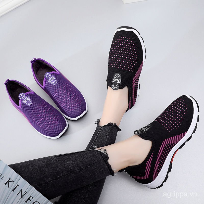 Giày thể thao mùa đông bằng vải cotton lông cừu dày dặn ấm áp không trượt cho nữ trung niên và lớn tuổi