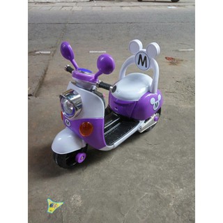 XE MÁY ĐIỆN VESPA MÀU TÍM CÓ ĐÈ VÀ NHẠC CHO BÉ
