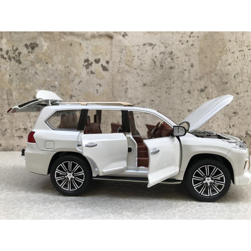 Mô hình xe ô tô  LEXUS LX570 2022 1:24