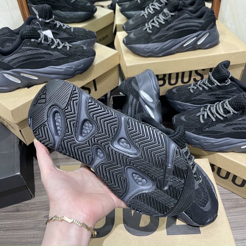 Giày yeezy 700 black đen cao cấp