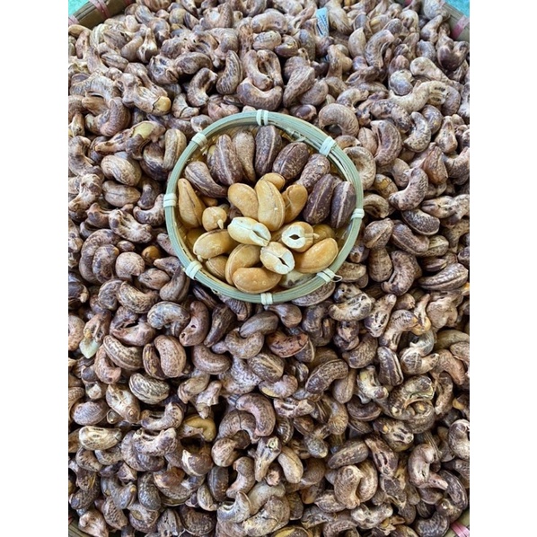 Hạt điều Trần Anh Food - Hạt điều bình phước rang muối còn vỏ lụa to thơm ngon ròn rụm hũ 500gram