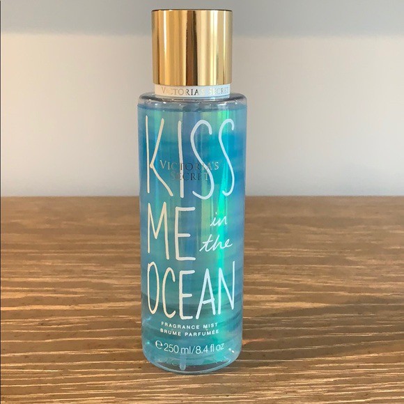 დ Xịt Thơm Body Mist - Kiss Me In The Ocean 250ML ♧ დ