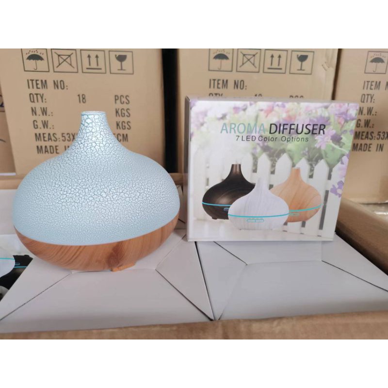 Máy xông tinh dầu phun sương tạo ẩm dung tích 550ml, có đèn LED đổi màu kèm điều khiển