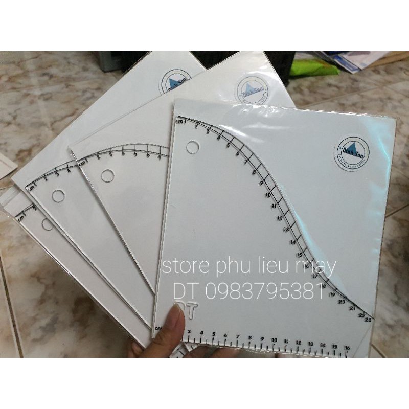 Thước vẽ tay áo sẵn