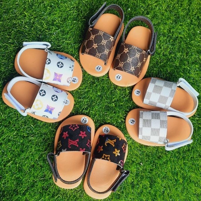 Sandal quai ngang họa tiết caro đáng yêu cho bé - Giày sandal cho bé