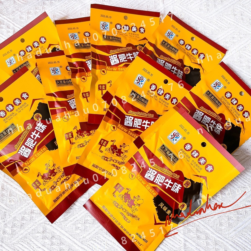 Một lốc gồm 20 gói ăn vặt hổ chay vị cay Hongkong gói 45gam