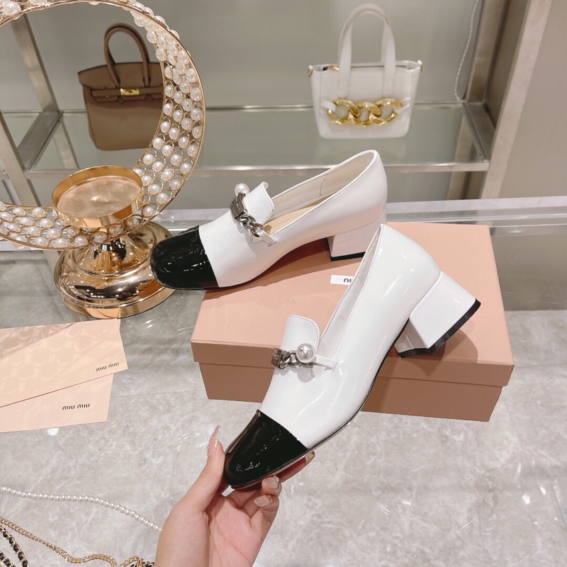 Giày lười nữ da thật cao cấp thương hiệu MiuMiu gót cao 4.5cm da bóng phối khoá xích