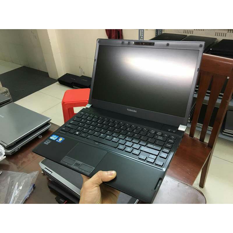 Máy laptop toshiba r732 i5 3320m .ram 4gb .xách tay nhật bản