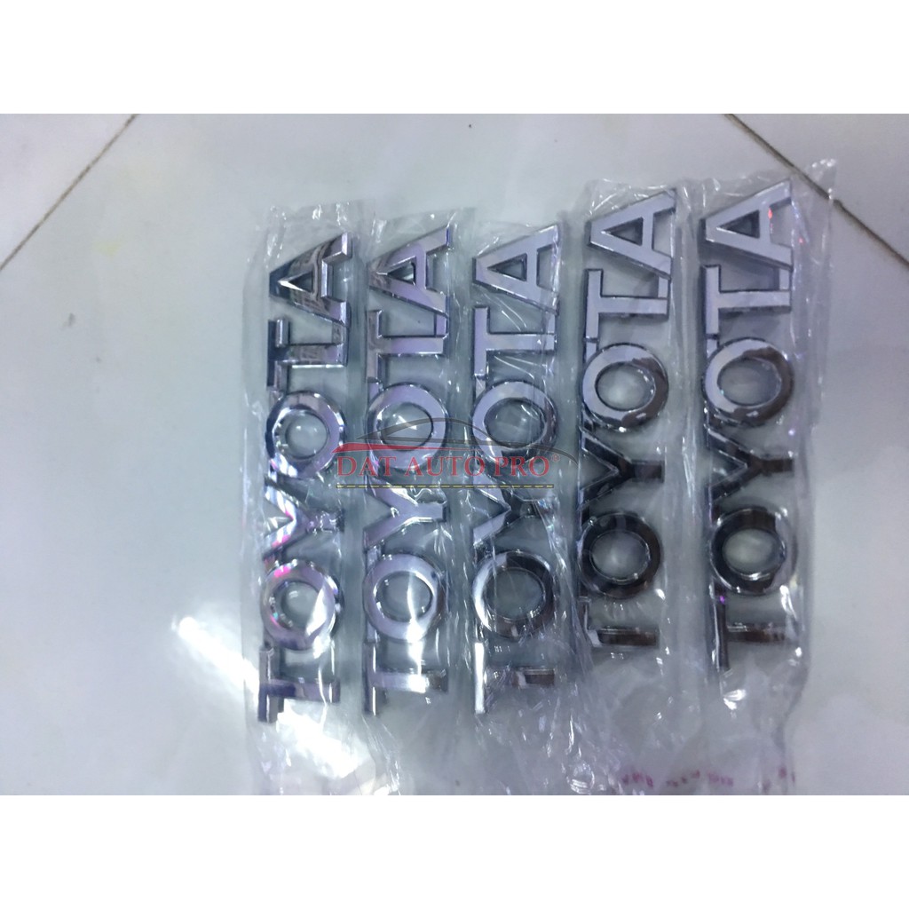 Tem logo chữ nổi 3D Toyota 11,5x2cm trang trí xe màu trắng