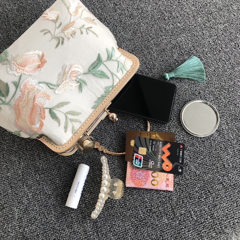 Túi xách ren thêu phong cách cổ trang