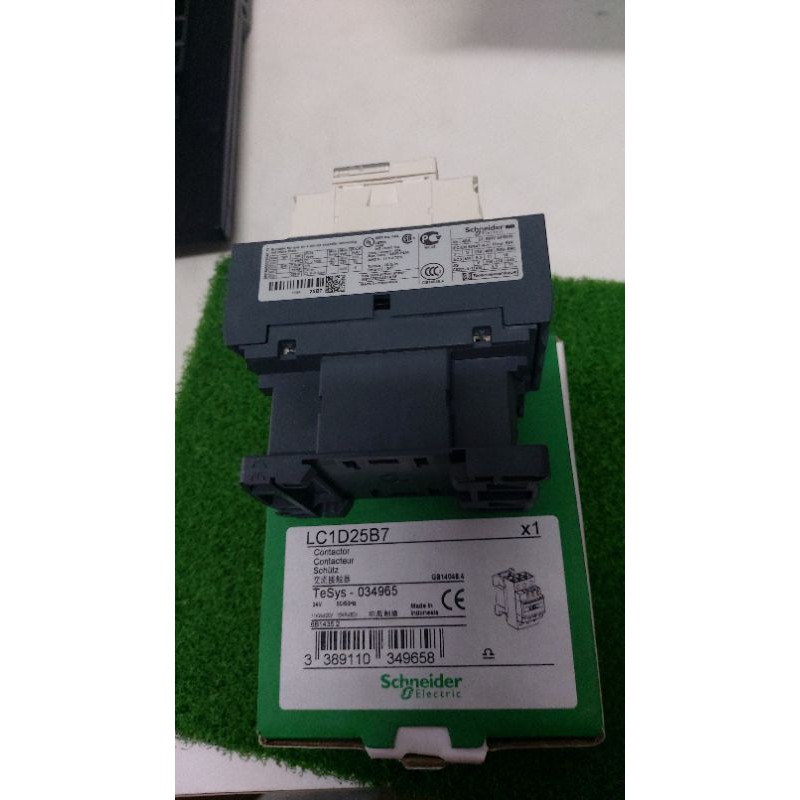 Khởi động từ LC1D25B7 3P 25A 415VAC, coil 24AC