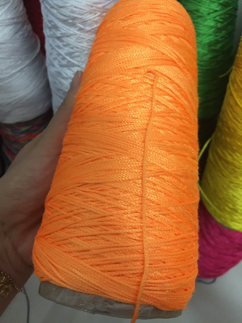 Cuộn chỉ dù màu cam tết vòng làm HandMade