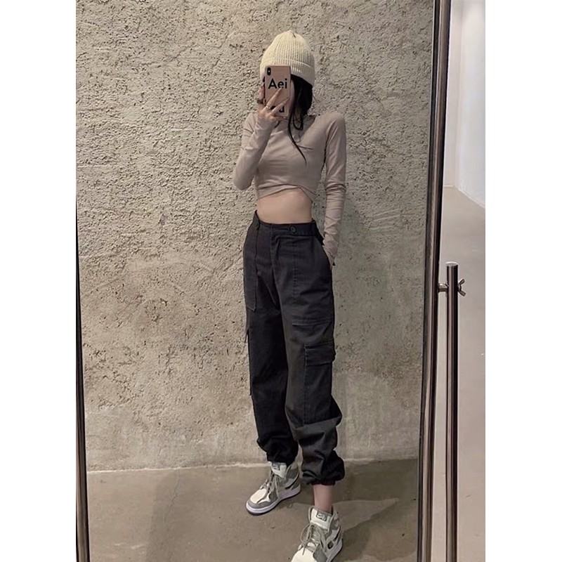 Áo croptop dài tay cho nữ cùng quần jogger cạp khoá đứng dáng