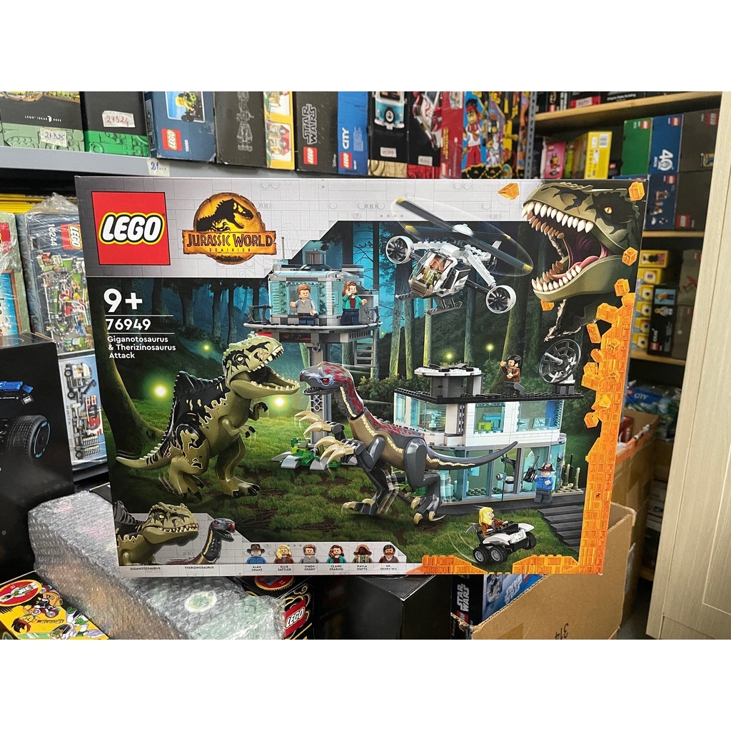 - LEGO 76949 - Jurassic World - Giganotosaurus & Therizinosaurus Attack