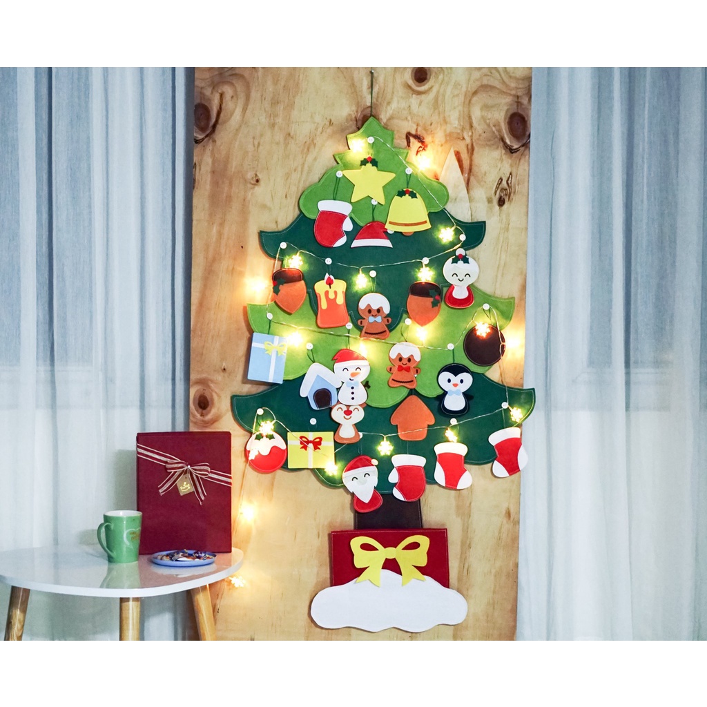 Cây thông Noel 2023 chất liệu vải nỉ cao cấp xuất Âu dán tường cửa kính full họa tiết trang trí xinh kèm đèn giáng sinh