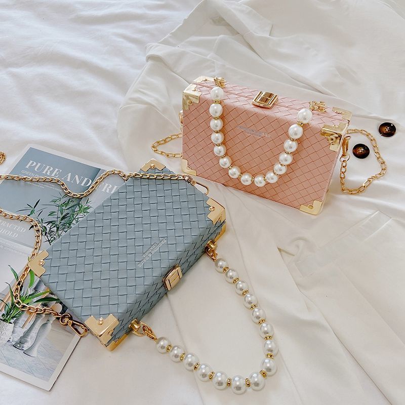 Túi Đeo Chéo Hình Vuông Cỡ Nhỏ Đính Ngọc Trai Phối Dây Xích Thời Trang Sang Trọng Cho Nữ