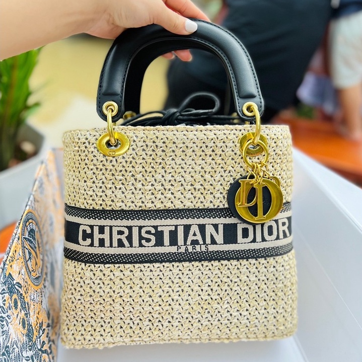 Túi cói, túi xách nữ cầm tay CD logo treo quai da mẫu mới 2022