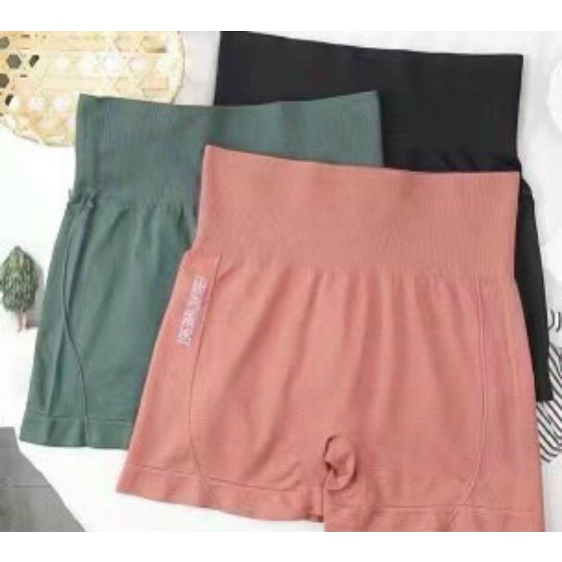 Quần đùi tập gym yoga Uniqlo lưng cao ôm sát gen bụng, hách mông cực đỉnh