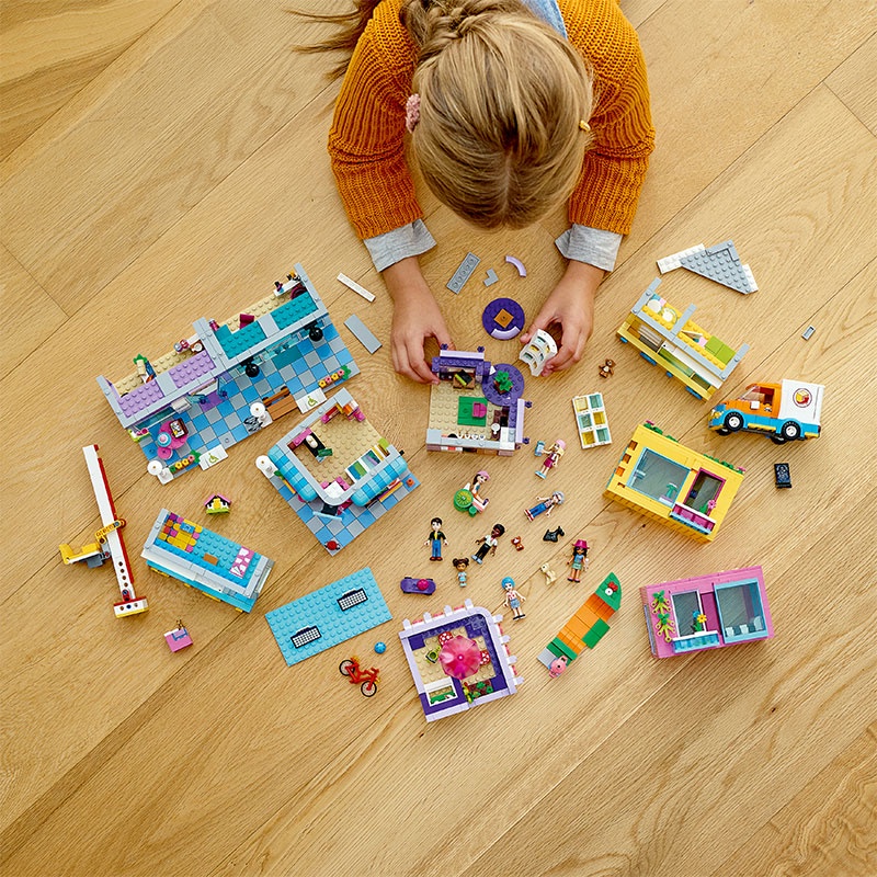 Đồ Chơi LEGO FRIENDS Khu Phố Heartlake 41704