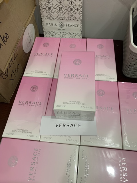 Sữa tắm Versace Bright Crystal Bath & Shower Gel 200ml full seal | BigBuy360 - bigbuy360.vn