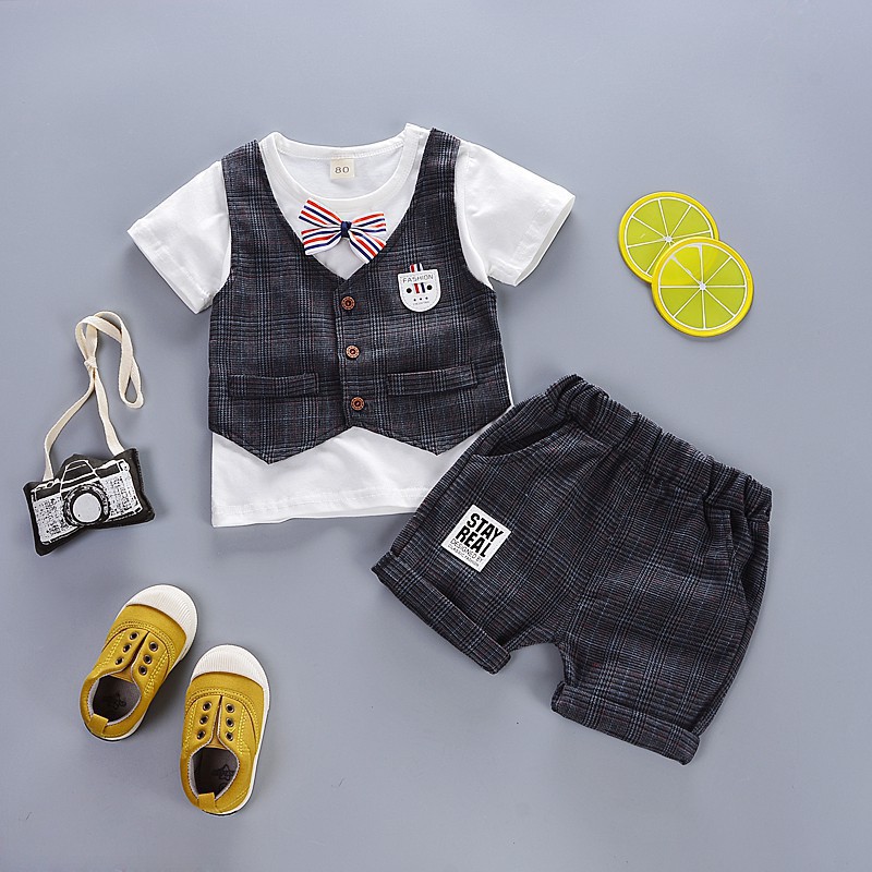 Set áo thun tay ngắn + áo vest khoác ngoài đính hàng nút + quần short kiểu dáng thời trang dễ thương cho bé trai