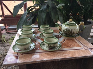 Ấm chén sứ vẽ tay Bát Tràng cao cấp