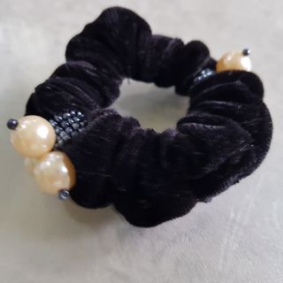 Cột tóc nhung đính hạt trai