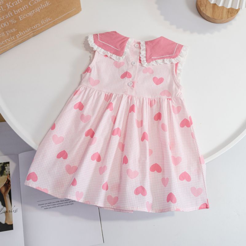 Đầm bé Gái Cộc Tay Họa Tiết Caro Tim Cổ Viền Cách Điệu Xinh Xắn