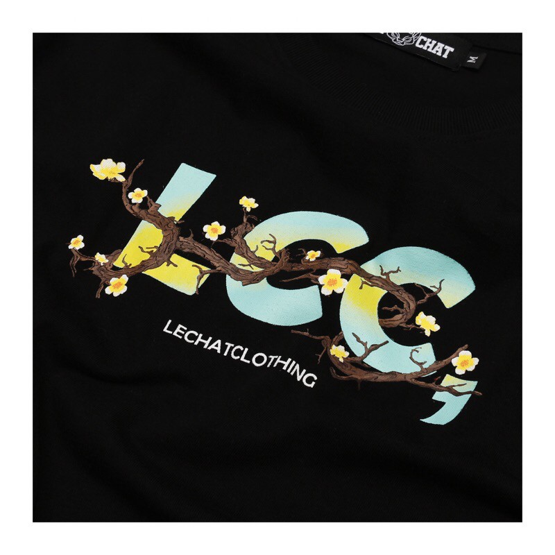 ÁO THUN CHỮ LECHAT HOA MAI MÀU ĐEN