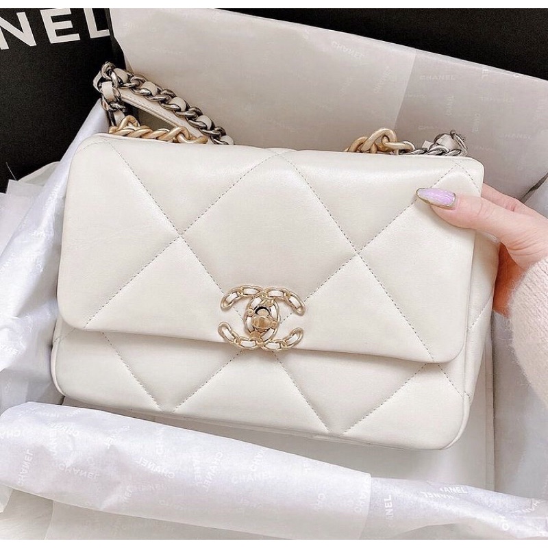 Chanel gift white pouch with completement of chanel not for sale makeup bag túi đựng mỹ phẩm chanel