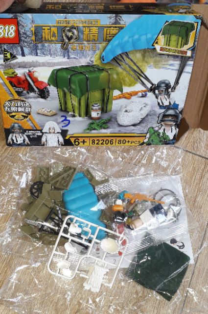 Lắp ráp 1 hộp LegoPubg 82206 có nhiều chi tiết bằng nhựa ABS